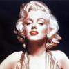 Marilyn Monroe, de son vrai nom Norma Jeane Baker, reste encore aujourd'hui la plus grande icône glamour du tout Hollywood. Son style, sa beauté et son charisme font encore l'unanimité.