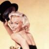 Marilyn Monroe, de son vrai nom Norma Jeane Baker, reste encore aujourd'hui la plus grande icône glamour du tout Hollywood. Son style, sa beauté et son charisme font encore l'unanimité.