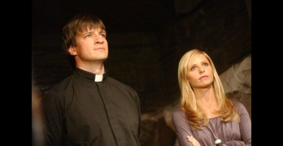 Avant de jouer le mari de Katherine Mayfair dans Desperate Housewives, Nathan Filion était un prêtre dans Buffy contre les vampires. Et aujourd'hui, il s'offre sa propre série : Castle ! 