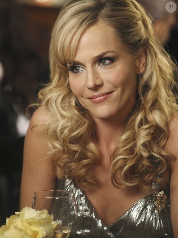Il s'agit bien sûr de la sublime Julie Benz, qui incarne Robin la voisine sexy dans Desperate Housewives mais aussi l'épouse de Dexter, aujourd'hui disparue ! 