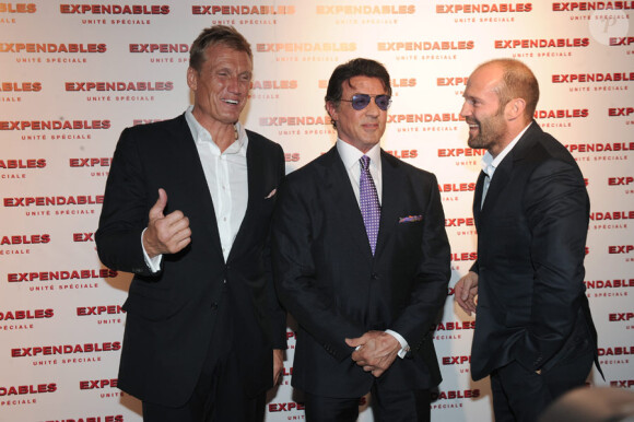 Dolph Lundgren, Sylvester Stallone et Jason Statham lors de l'avant-première de The Expendables au cinéma Le Grand Rex le 5 août 2010 à Paris