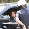 Jessica Alba face à un policier à Beverly Hills le 11 août 2010