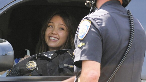 Jessica Alba : Elle charme un policier et déclare son amour... à son époux ! (réactualisé)