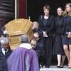 La famille Cremer - Chantal, Constance, Marie-Clémentine - à la sortie des obsèques de Bruno Cremer, en l'église Saint-Thomas d'Aquin, dans le VIIe arrondissement de Paris, le 13 août 2010.