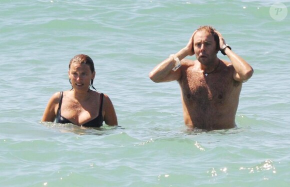 Nicoletta Mantovani et son nouveau compagnon Filipo Vernassa en Toscane lors de vacances en amoureux le 8 août dernier.