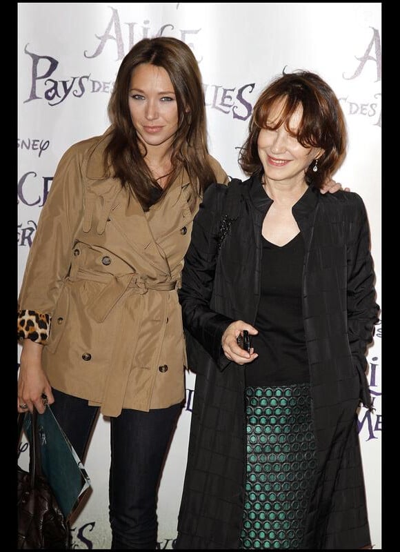 Laura Smet et sa mère Nathalie Baye en mars 2010
