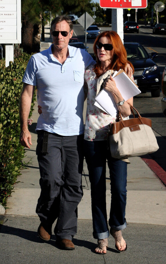 Marcia Cross et son mari Tom Mahoney : balade en amoureux à Santa Monica le 21 août 2010