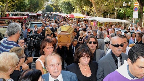 Obsèques de François Marcantoni : Un adieu ému et respectueux, mais sans ses amis Bébel et Delon...