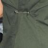 La chemise de Drew Barrymore est un peu trop grande : Système D!
