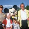 Laurent Fignon en famille, avec son ex-épouse et leurs enfants, en 1995 à Disneyland.