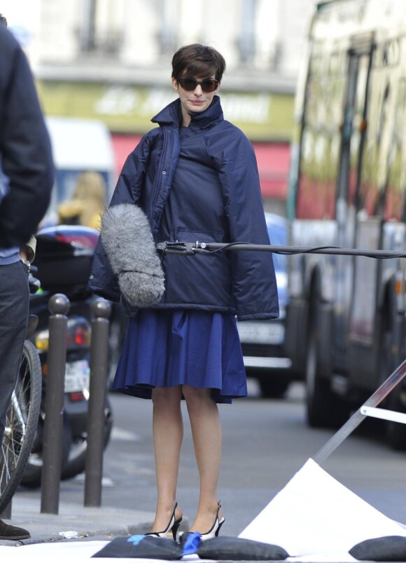 Anne Hathaway en plein tournage de One Day, à Paris