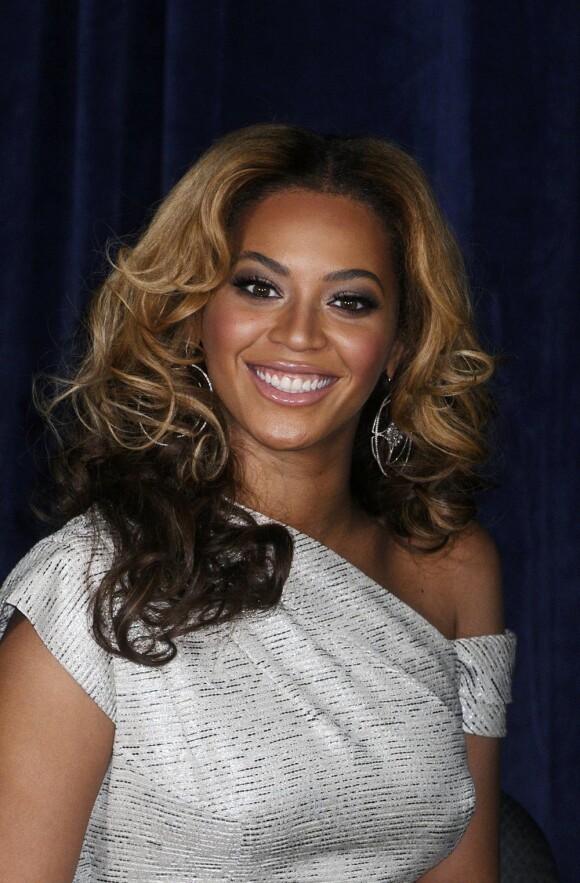 Beyonce a su garder son adorable sourire comme lorsqu'elle était bébé ! Aujourd'hui, la diva du R&B est une star internationale et file le parfait amour avec son rappeur de mari Jay-Z !