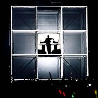 Elektricity 2010 : Etienne de Crecy lance son cube géant contre la cathédrale de Reims !