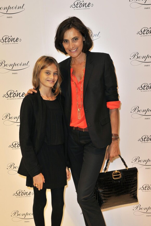 Inès de la Fressange et sa fille Violette à la boutique Bonpoint, lors de la Vogue Fashion Celebration Night 2010. 7/09/2010