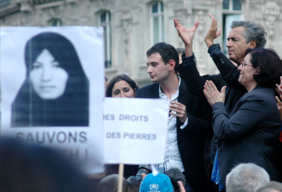 Bernard-Henri Lévy lors de la manifestation en soutien à l'Iranienne Sakineh Mohammadi Ashtiani le 12 septembre 2010 à Paris