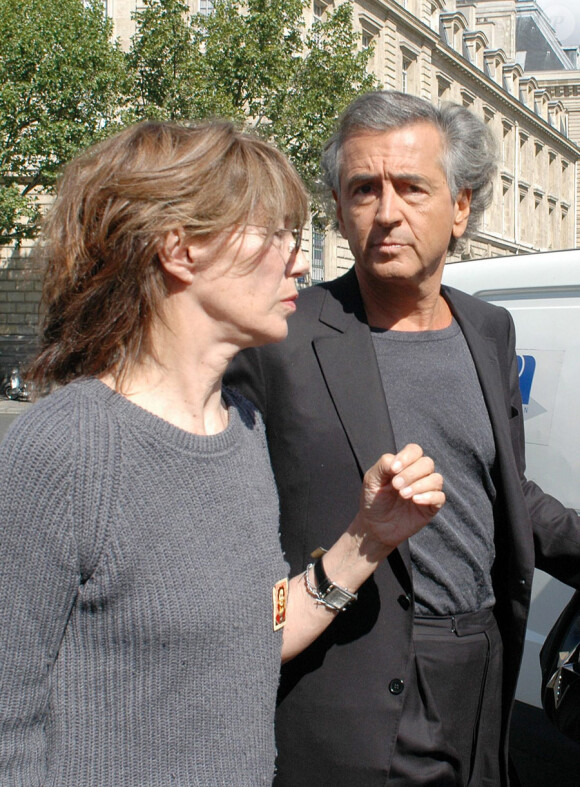 Jane Birkin et Bernard-Henri Lévy lors de la manifestation en soutien à l'Iranienne Sakineh Mohammadi Ashtiani le 12 septembre 2010 à Paris