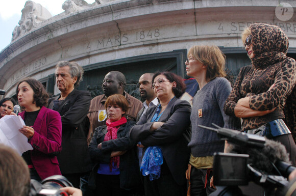 Bernard-Henri Lévy et Jane Birkin et Arielle Dombasle lors de la manifestation en soutien à l'Iranienne Sakineh Mohammadi Ashtiani le 12 septembre 2010 à Paris