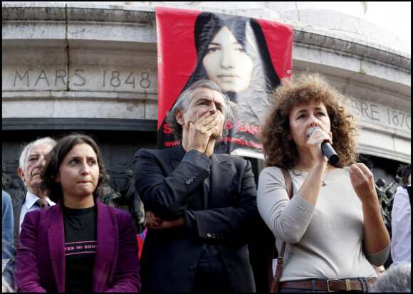 Sihem Habchi, Bernard-Henri Lévy et Valérie Toranian lors de la manifestation de soutien à Sakineh Mohammadi Ashtiani à Paris le 12 septembre 2010