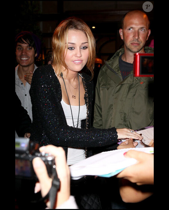 Miley Cyrus sur le tournage de LOL à Paris en septembre 2010