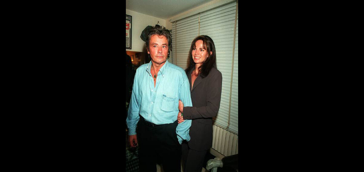 Photo : Rosalie Van Breemen et Alain Delon, en 1996. - Purepeople