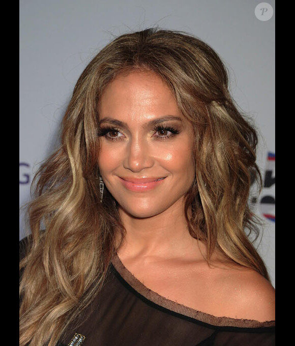 Jennifer Lopez pose durant la soirée du 25ème anniversaire de la maison Tony Hilfiger à New York en septembre 2010