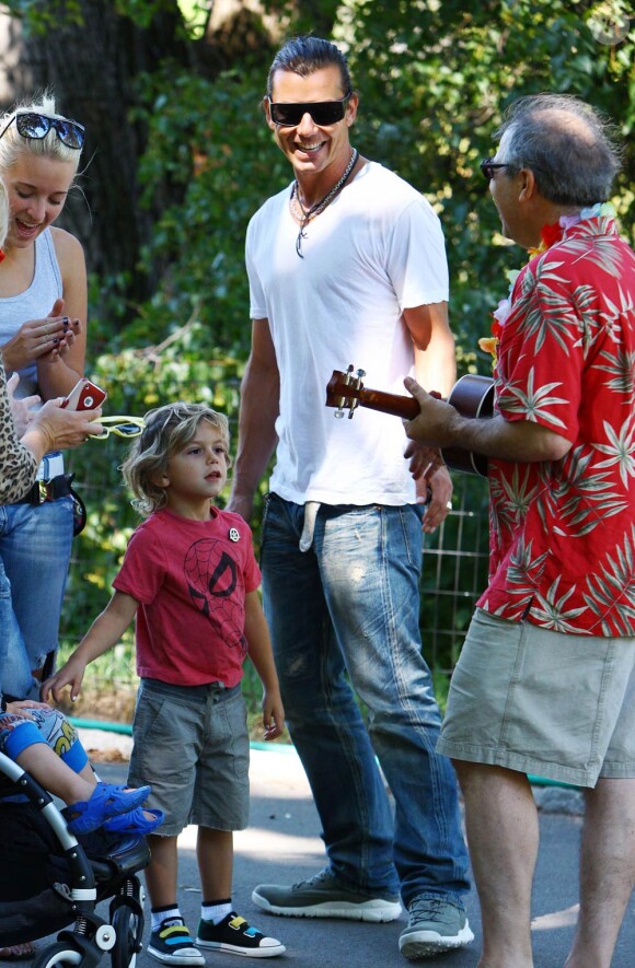 Gavin Rossdale et ses fils Zuma et Kingston à Central Park à New York, le 14 septembre 2010