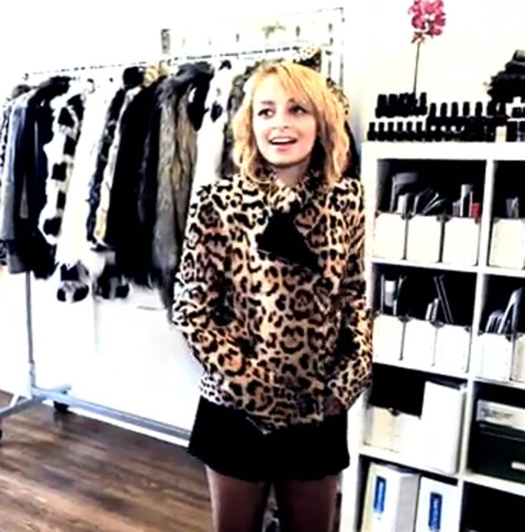 Nicole Richie faisant son shopping tendance pour le site mode whowhatwear.com.
