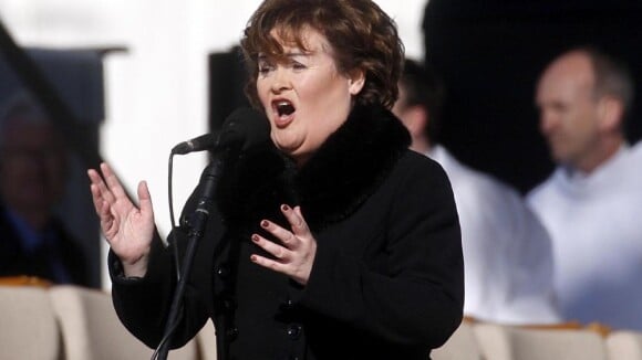 Susan Boyle a enfin réalisé son rêve : chanter pour le pape ! Laurent Gerra aussi...