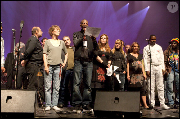 Jane Birkin, Abd Al Malik et Agnès Jaoui lors du concert Rock sans papiers le samedi 18 septembre en soutien aux travailleurs et familles sans papiers.