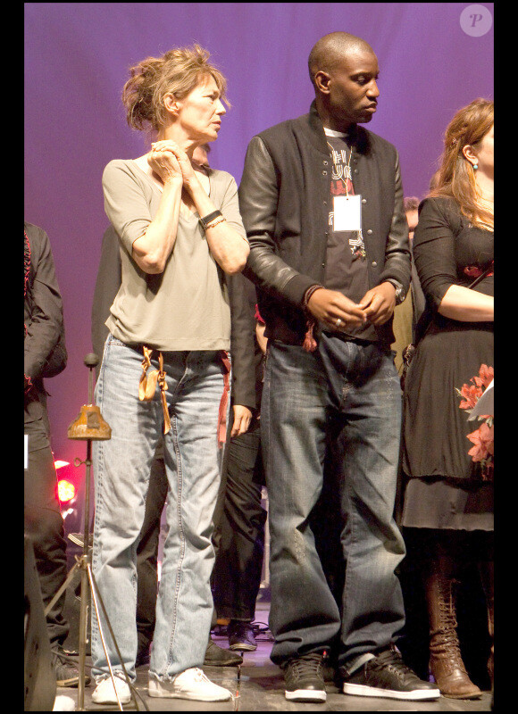 Jane Birkin et Abd Al Malik lors du concert Rock sans papiers le samedi 18 septembre en soutien aux travailleurs et familles sans papiers.