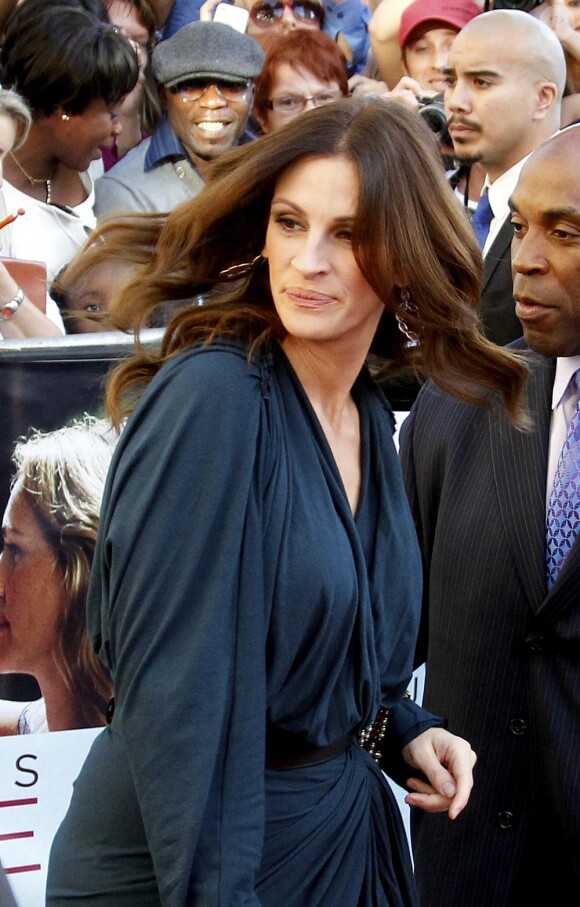 Julia Roberts éblouissante à l'avant première de son film sur les Champs Elysées le dimanche 19 septembre 2010