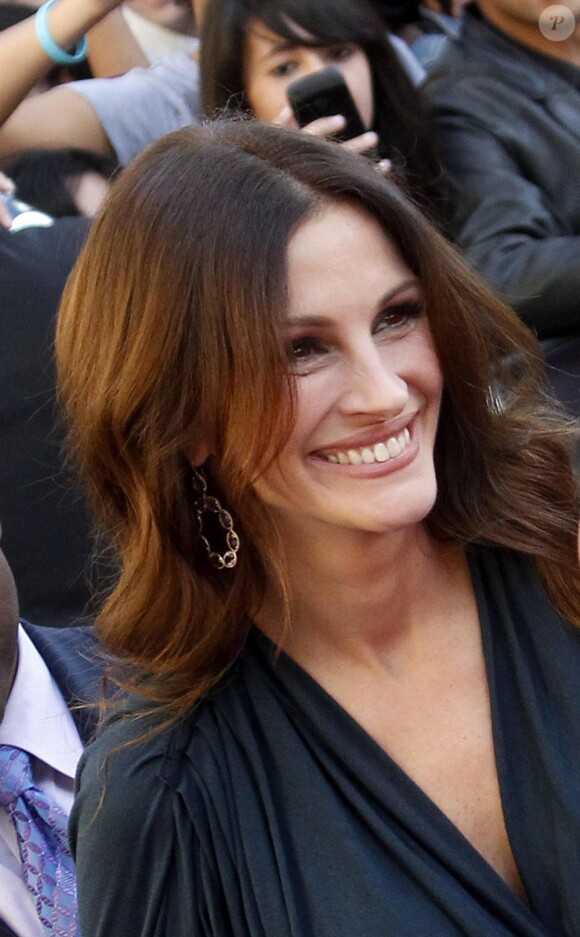 Julia Roberts éblouissante à l'avant première de son film sur les Champs Elysées le dimanche 19 septembre 2010