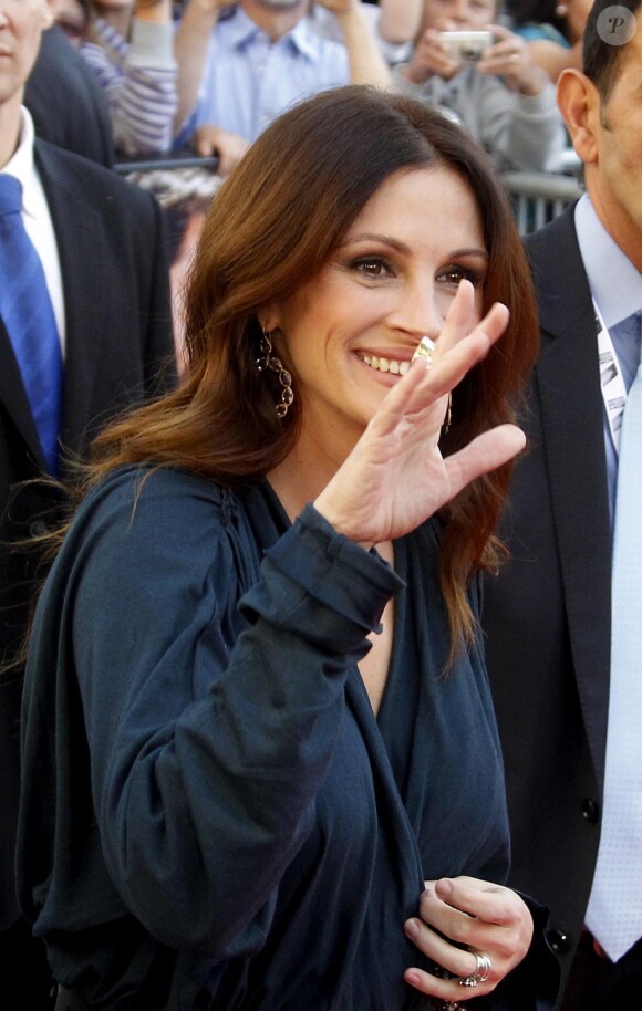 Julia Roberts éblouissante à l'avant première de son film sur les Champs Elysées le dimanche 19 septembre 2010