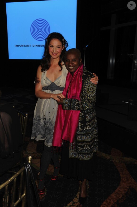 Ashley Judd et Angélique Kidjo lors du 5e dîner pour les femmes à New York le 20/09/10