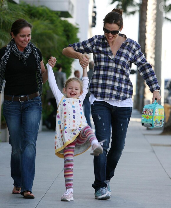 jennifer Garner, Violet et une nounou (23 septembre 2010 à Los Angeles)
