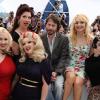 Mathieu Amalric et les stripteaseuses de son film Tournée participent à la mission de sauvetage de la maison natale de l'écrivain Colette