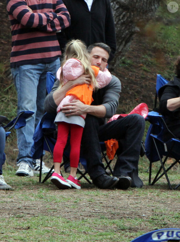 Ben Affleck et Jennifer Garner avec leurs deux filles Violet et Seraphina dans un parc à Beverly Hills, le 19 septembre 2010