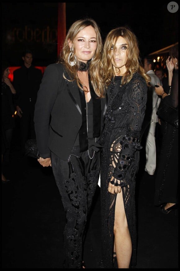 Eva Cavalli et Carine Roitfeld à l'occasion des 40 ans de la maison Cavalli qui s'est tenu aux Beaux-Arts, dans le cadre de la Fashion Week, à Paris, le 29 septembre 2010.