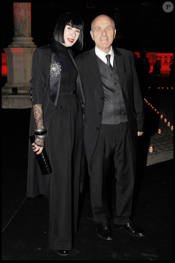 Chantal Thomass et son mari à l'occasion des 40 ans de la maison Cavalli qui s'est tenu aux Beaux-Arts, dans le cadre de la Fashion Week, à Paris, le 29 septembre 2010.