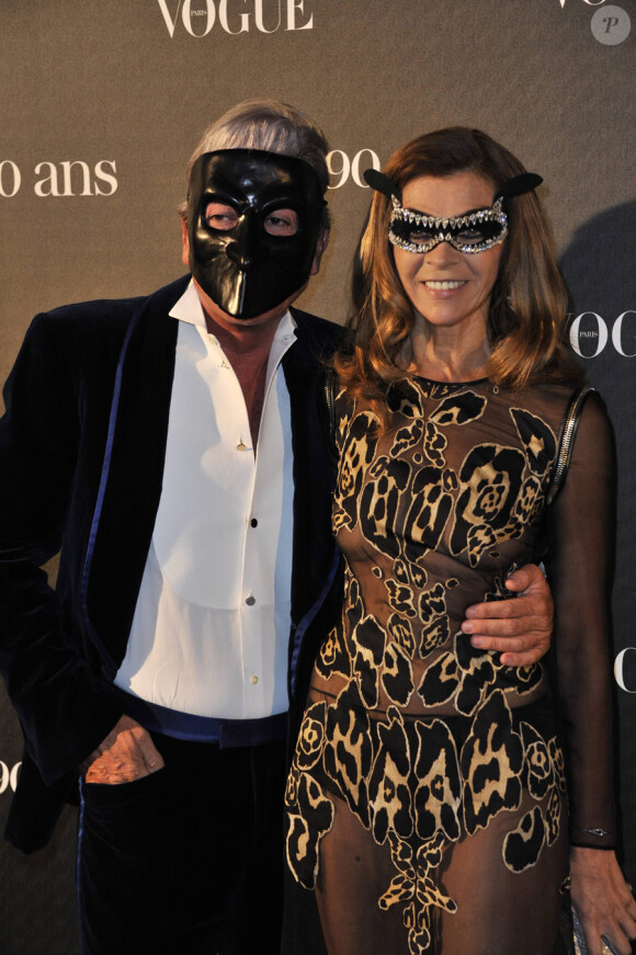 Césare Paciotti, chausseur de luxe, et Carine Roitfeld lors de la soirée des 90 ans du magazine Vogue France à Paris le 30 septembre 2010
