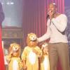 Les jumeaux d'Elodie Gossuin, Rose et Jules, 2 ans et demi, aux côtés de Jean-Luc du Roi Lion, dans l'émission Dans l'univers de..., sur France 2