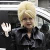 Cyndi Lauper arrive dans les studios de la BBC Radio à Londres le 5 octobre 2010