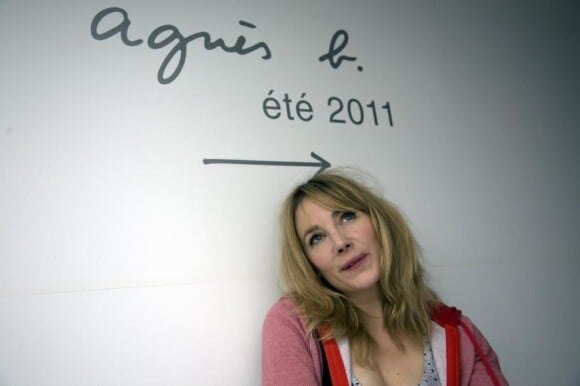 Julie Depardieu lors du défilé Agnès B à Paris le 5/10/10