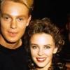 Jason Donovan avec Kylie Minogue sur un plateau de télévision belge en août 1989