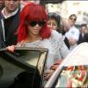 Rihanna sort de son hôtel le Plaza Athenée, à Paris, le 8 octobre 2010