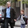 Michael Douglas emmène sa fille Carys à l'école, New York le 7 octobre 2010