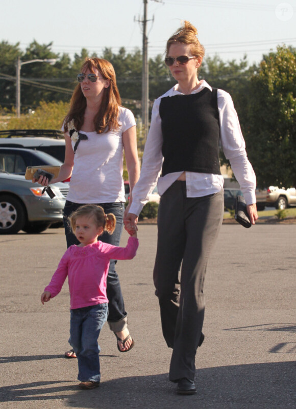 Nicole Kidman faisant des courses à Nashville avec son mari Keith Urban et sa fille Sunday Rose, le 3 octobre 2010
