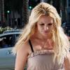 Britney Spears et ses fameux rajouts capillaires, à Beverly Hills, le 11 octobre 2010