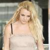 Britney Spears en balade dans Beverly Hills, affiche ses rajouts capillaires en toute quiétude, le 11 octobre 2010
