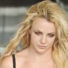 Britney Spears en balade dans Beverly Hills, affiche ses rajouts capillaires en toute quiétude, le 11 octobre 2010